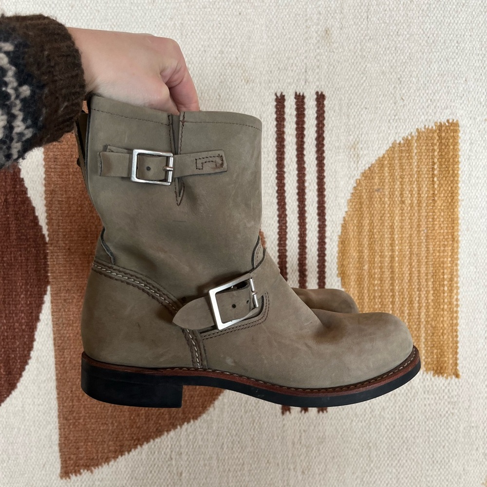 - Red Wing 3355 8B Short Engineer Boots olive green Gray Chinook Suede 🔥